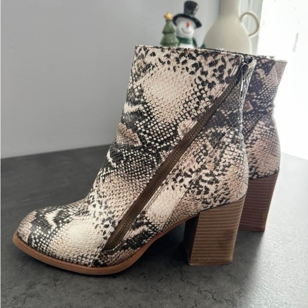Pierre Dumas Snakeskin Pattern Ankle Boots